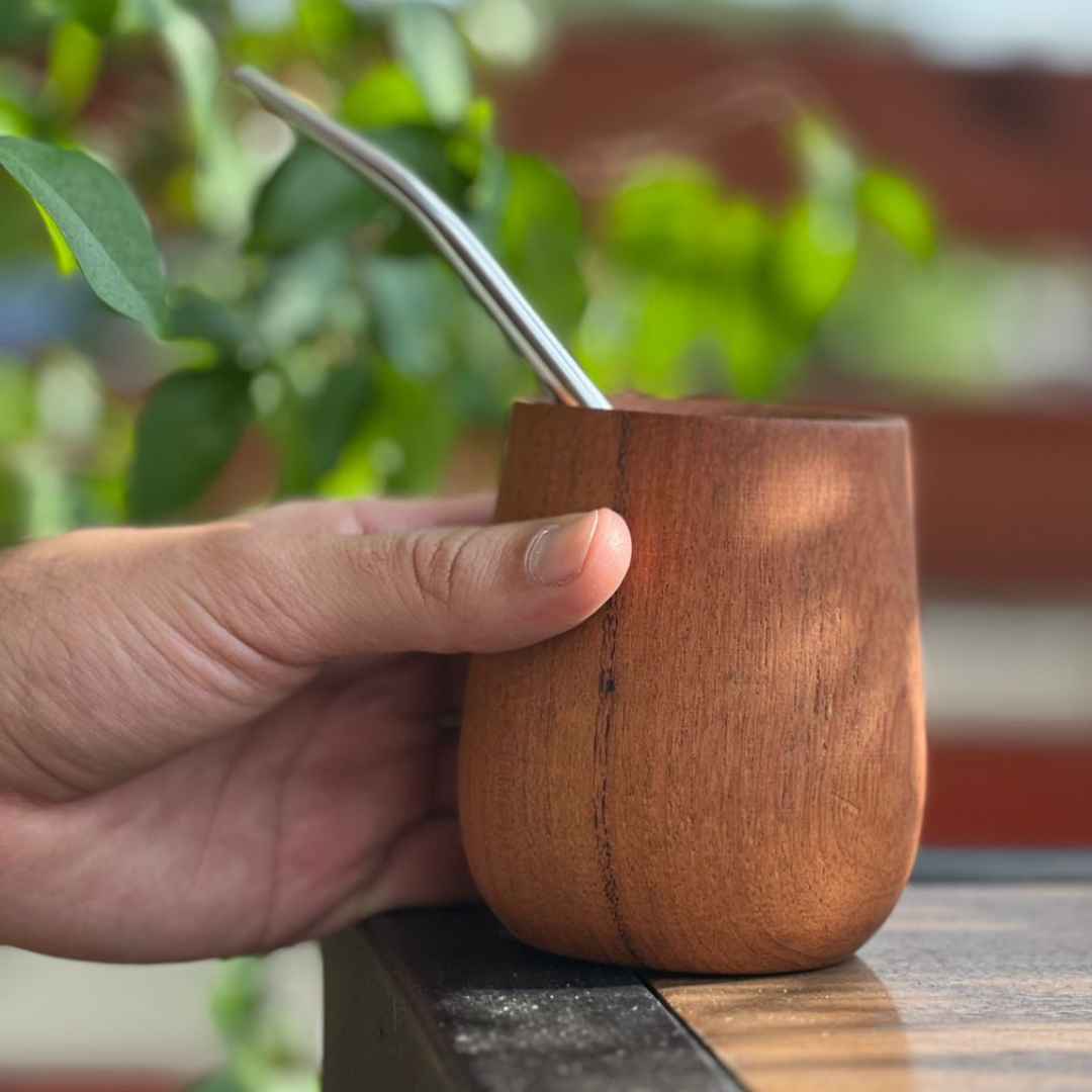 Mate de Madera con Mano